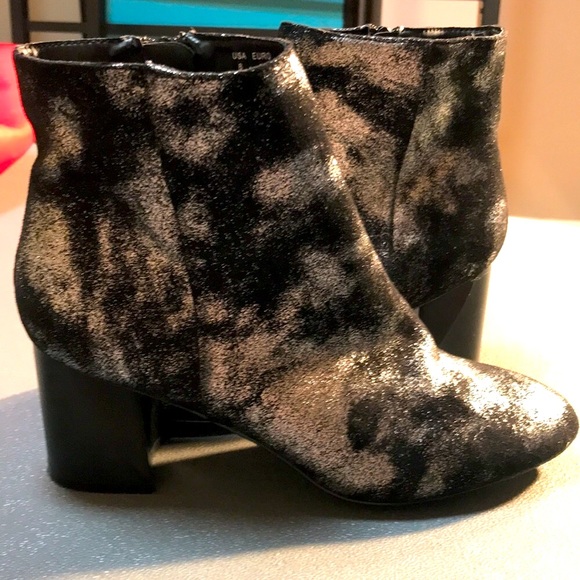 Kendall & Kylie Shoes - Kendall & Kylie Silver and Black Booties Sz 8